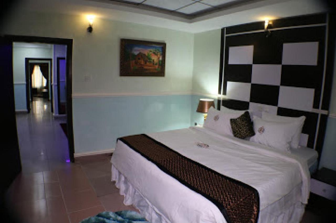 Room In Lodge - All Seasons Hotel-오웨리 외부 사진