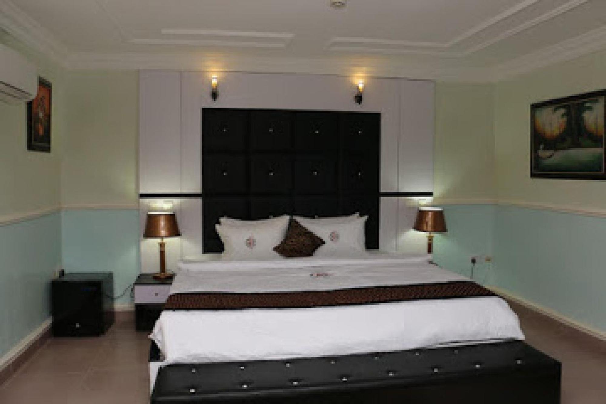 Room In Lodge - All Seasons Hotel-오웨리 외부 사진